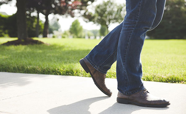 Diabetiker merken durch eine gestörte Schmerzwahrnehmung teils nicht den Stein im Schuh